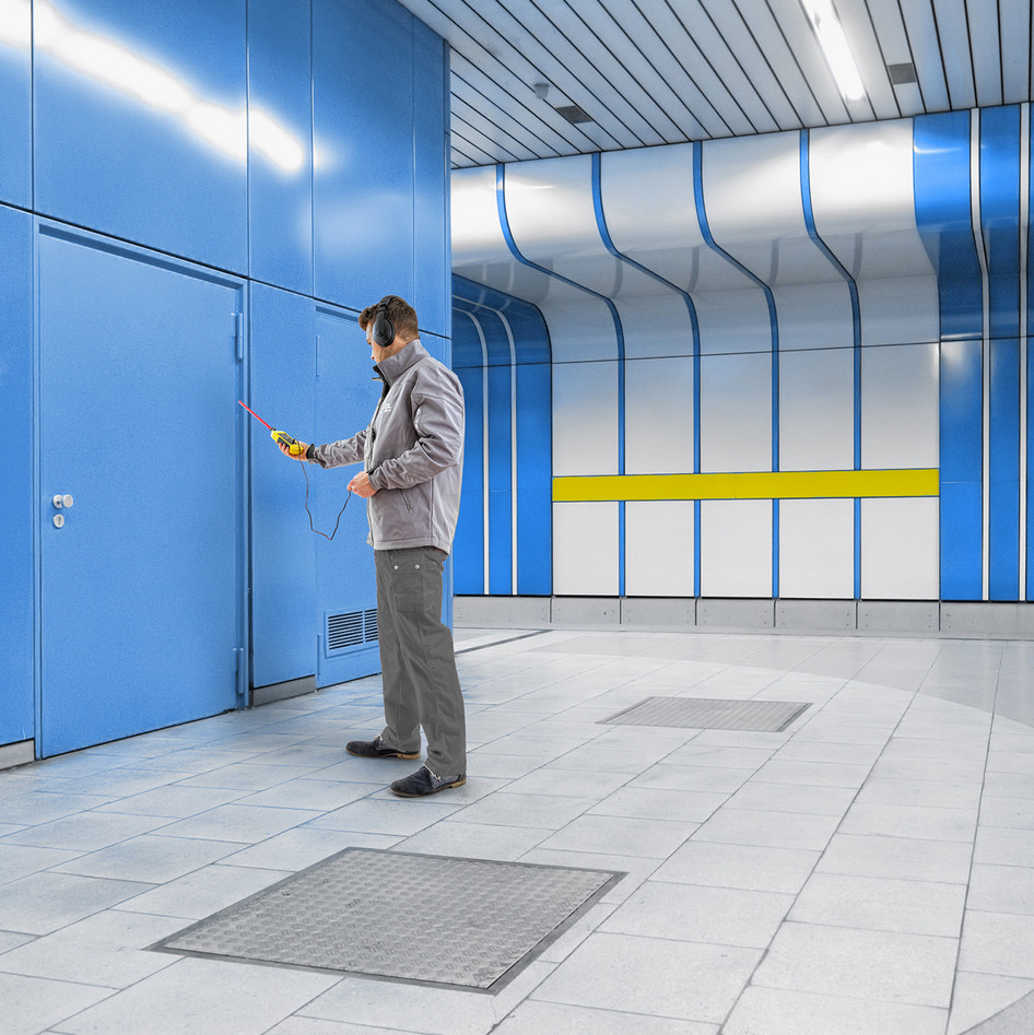 In combinazione con il trasmettitore a ultrasuoni SL800T è possibile eseguire in modo veloce ed economico il controllo della tenuta per esempio delle porte tagliafuoco.