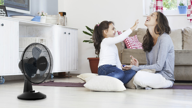 L’angle d’inclinaison réglable de la tête du ventilateur permet de refroidir indirectement les pièces d’habitation.