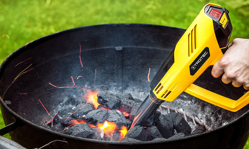 Le barbecue prêt pour la grillade en un rien de temps