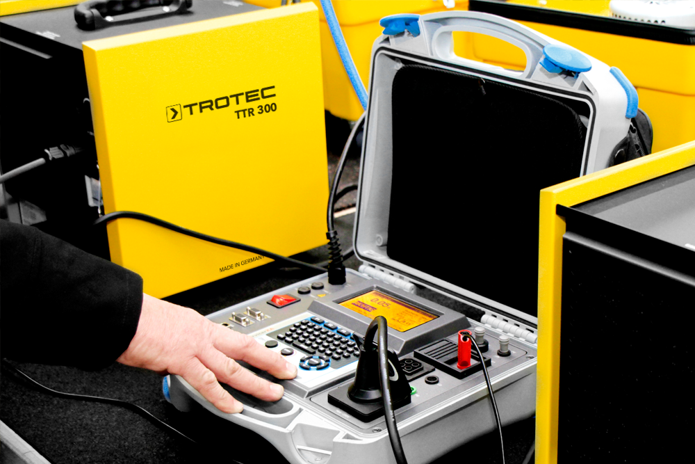 Unsere Techniker überprüfen die Funktionalität jedes einzelnen Gerätes der TTR-Serie, bevor es ins Lager, in eine unserer Niederlassungen oder zum Kunden geliefert wird.
